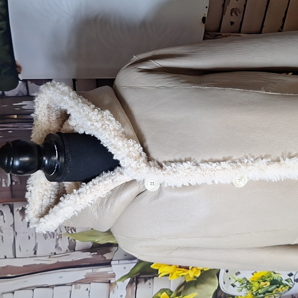 Blue Duck XL Shearling reversible coat, soft real fur, and sheepskin. - Picture 2 of 12